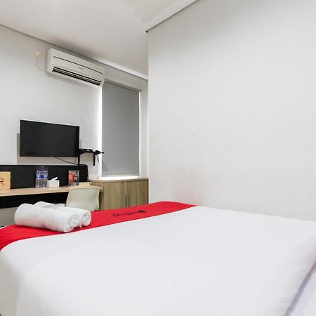 Reddoorz Plus Syariah Near Mall Pondok Indah Джакарта Экстерьер фото