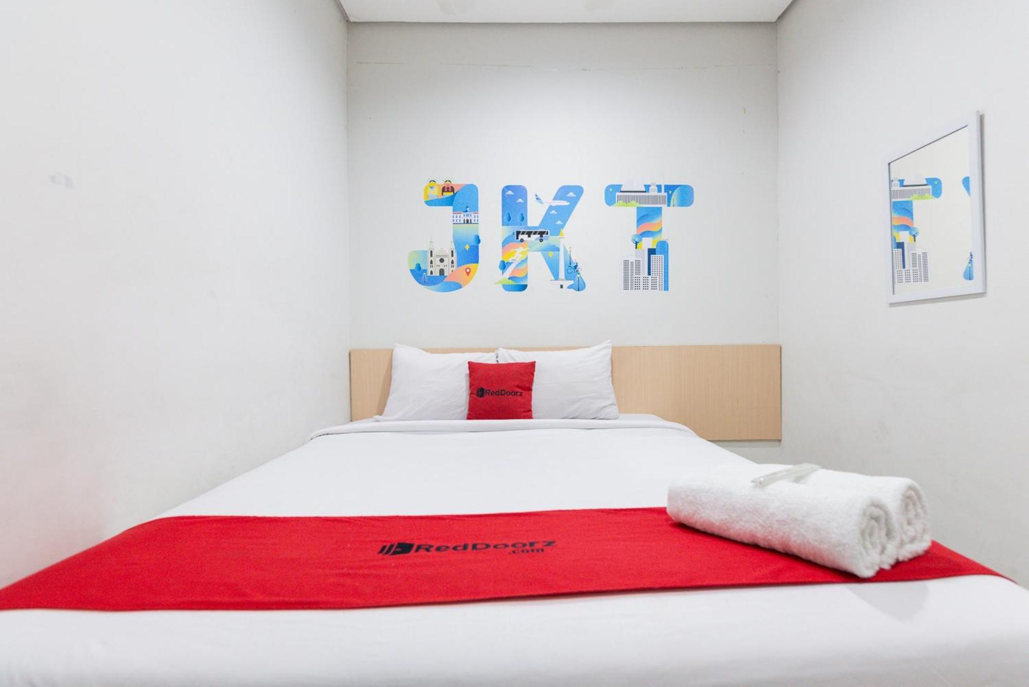 Reddoorz Plus Syariah Near Mall Pondok Indah Джакарта Экстерьер фото
