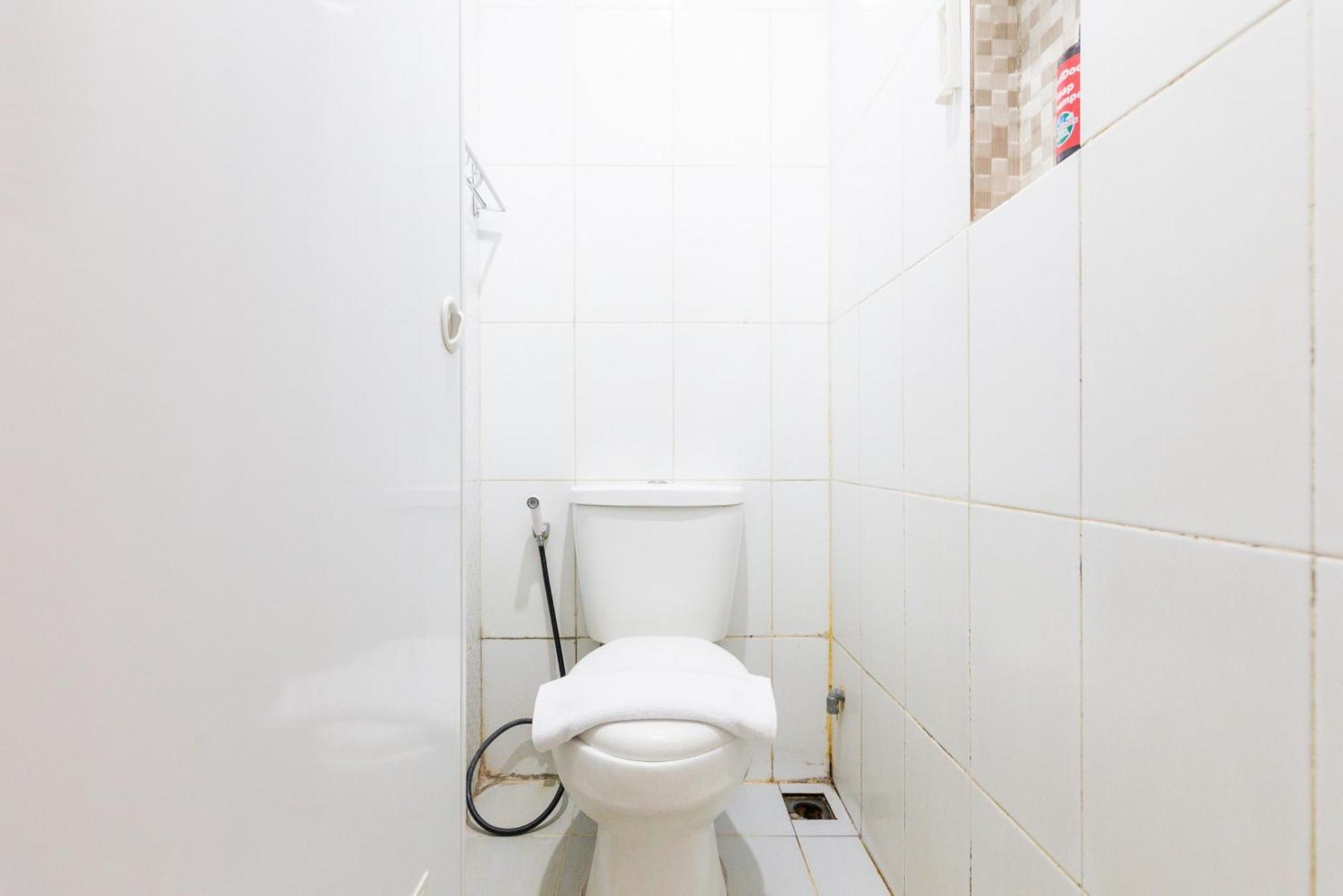 Reddoorz Plus Syariah Near Mall Pondok Indah Джакарта Экстерьер фото