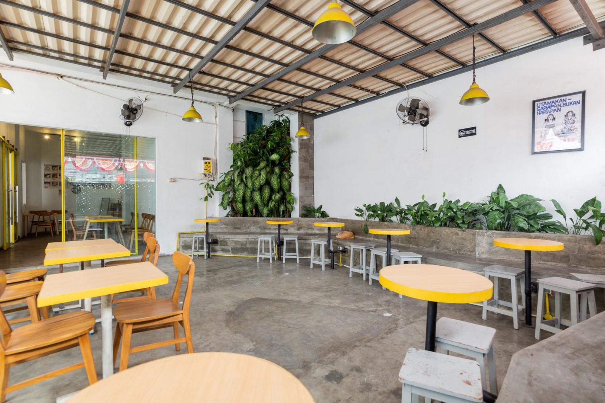 Reddoorz Plus Syariah Near Mall Pondok Indah Джакарта Экстерьер фото