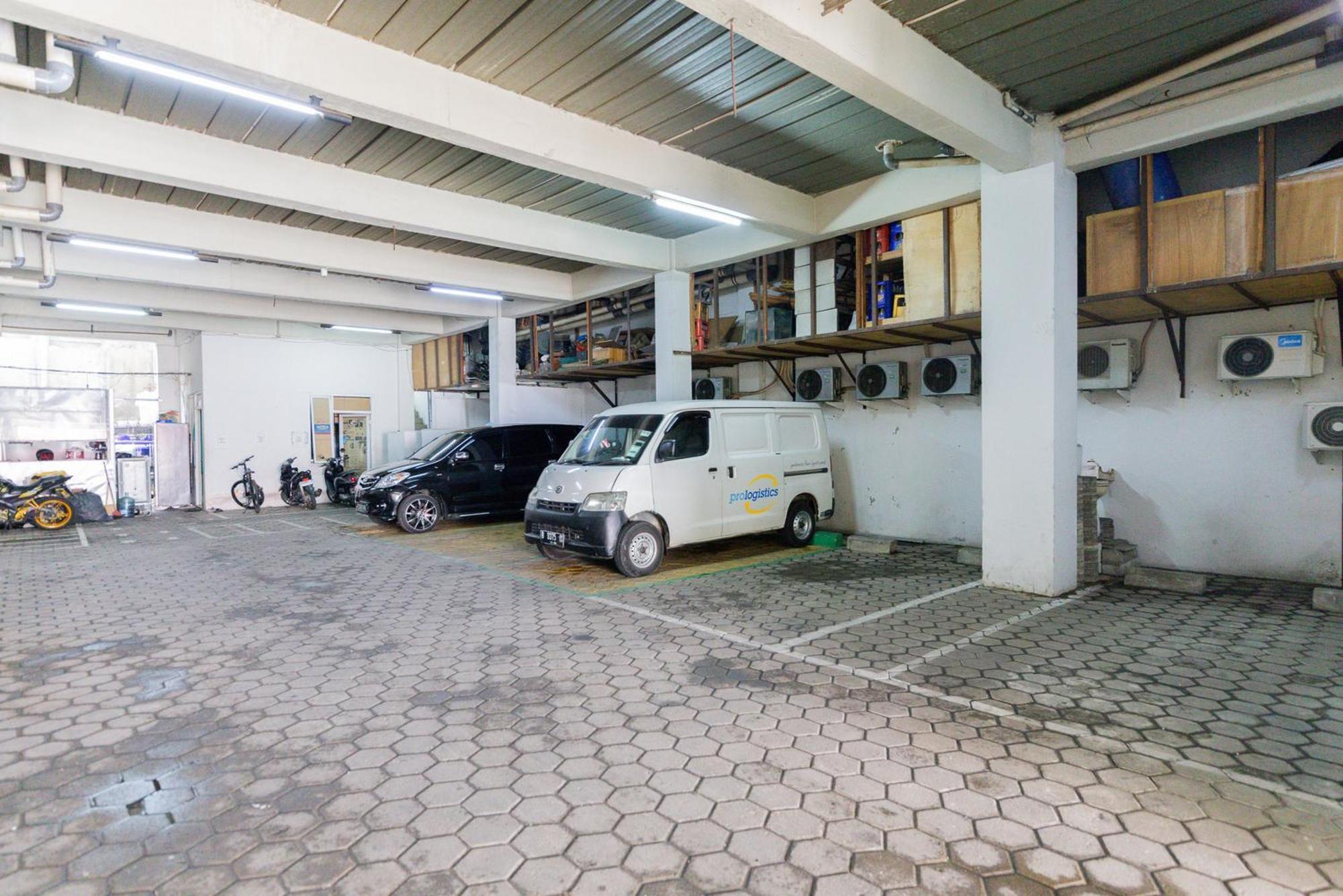 Reddoorz Plus Syariah Near Mall Pondok Indah Джакарта Экстерьер фото